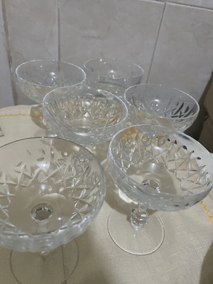 Crystal wine glasses set of 6 like new