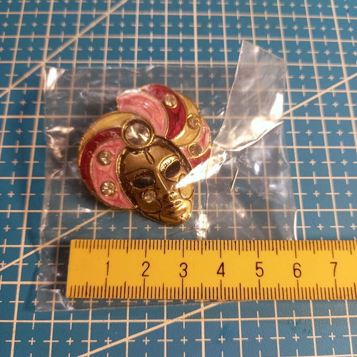 Mask pin from Venice carnival new, multicolored