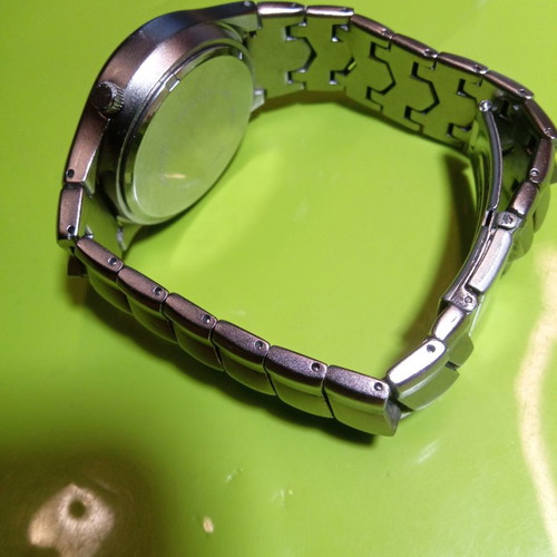 QMAX watch like new with large bracelet
