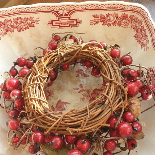 Christmas wreaths like new, pack of 2, natural wood and pine cones