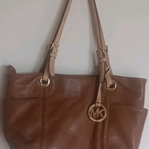 Michael Kors handbag like new, brown soft leather
