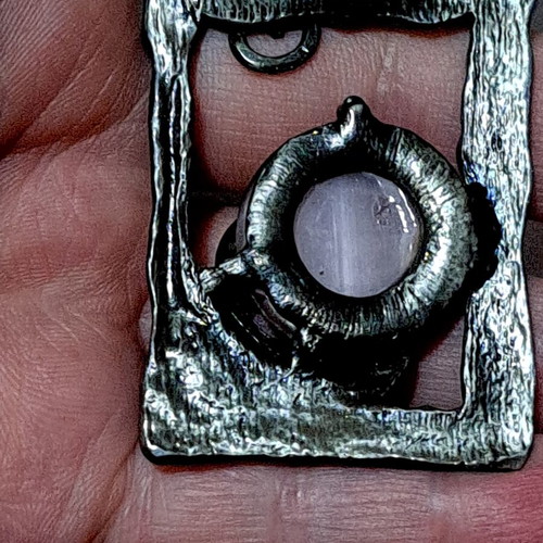 Metallic pendant with pink stone like new