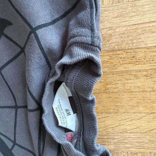 H&M sweatshirt like new for ages 2-4