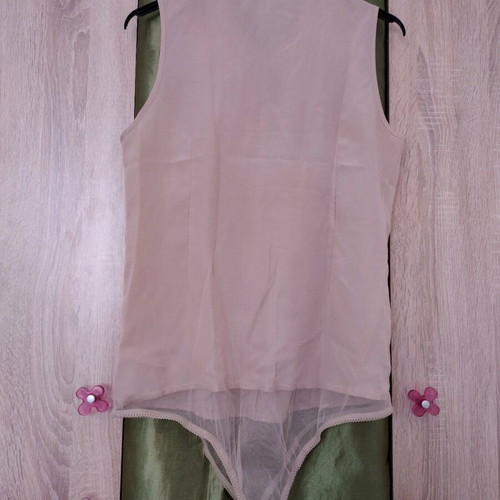 Body flowing beige size M like new