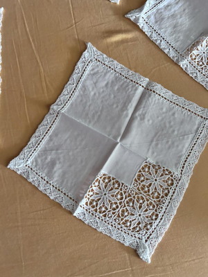 White napkins with cutwork design set of 6 like new