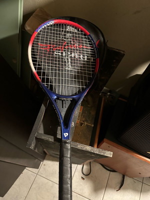Tennis racket with case like new