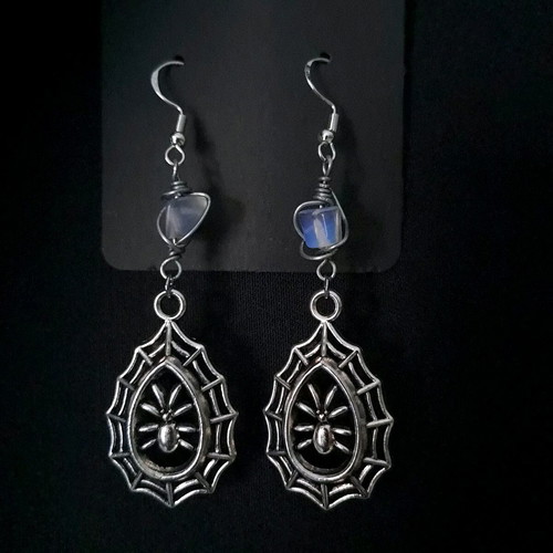 Spider & Moonstone earrings new, silver color