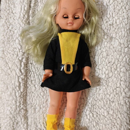 Rare 70s doll like new without box