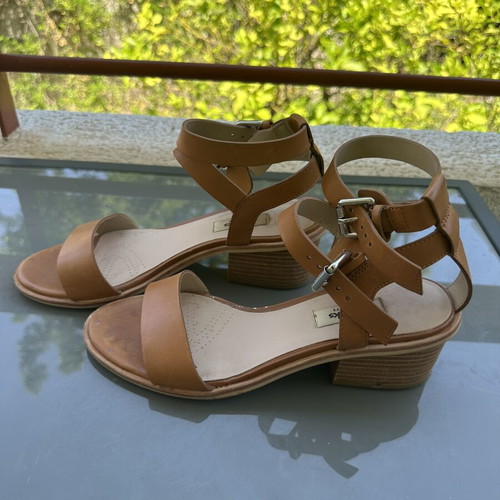 Clarks Narrative leather sandals size 39, tan, like new