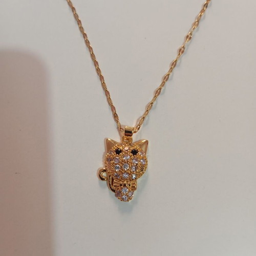 Kitty necklace like new
