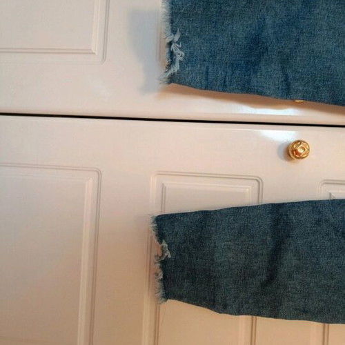 Mamalicious maternity jeans like new with elastic waist and frayed hem