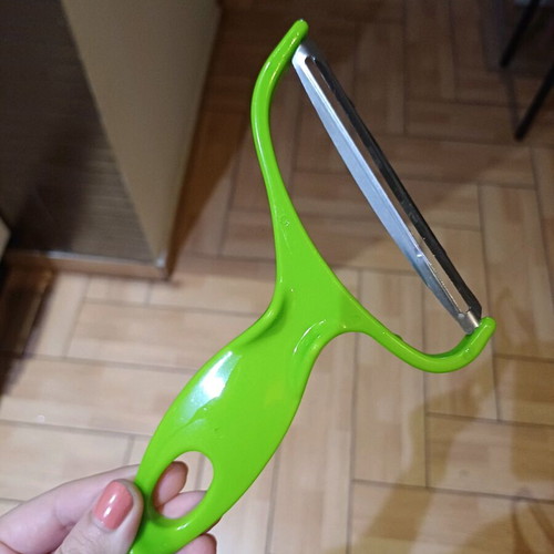 Vegetable peeler like new, vegetable cutter