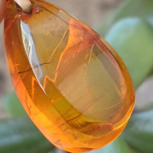Amber pendant A quality, 3 cm, like new