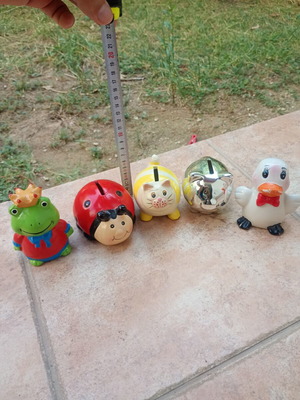 Set of 5 ceramic piggy banks, duck and cat with slight discoloration