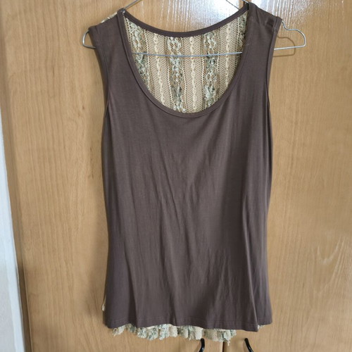 T-shirt with lace back like new, beige and brown, one size