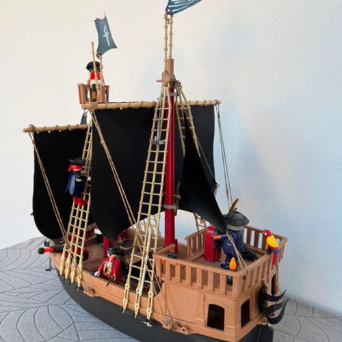 Playmobil pirate ship new with accessories 56x53x28 cm