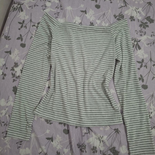Striped off-shoulder top like new, size L, white and gray