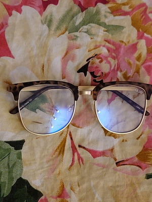 Quay Australia Evasive 111 prescription glasses, brown and gold