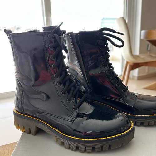 Boots black patent leather like new, size 36
