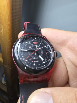 Swatch Sistem Red SUTR400 αυτόματο ρολόι μεταχειρισμένο, μαύρο και κόκκινο