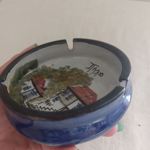 Ceramic ashtray handpainted, like new, diameter 11 cm