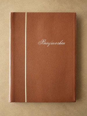 Collectible A4 stamp album, 32 pages, with 20 collectible cards