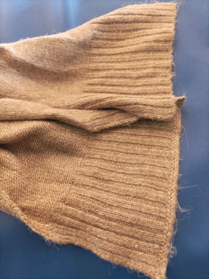 Long wool scarf like new, beige