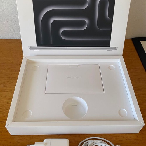 MacBook Pro M5 with 24GB RAM and 1TB SSD, new
