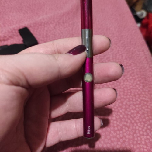 Bliss electronic cigarette like new by nobacco with case and charging cable