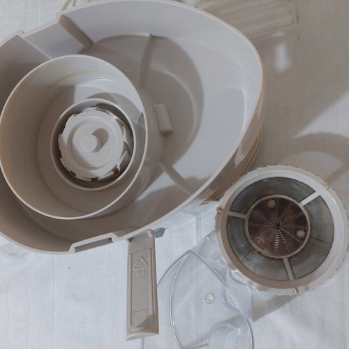 Sitram juicer and metal fruit cutter used