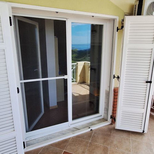 PVC windows and armored security entrance door like new, Finstral with Aubi mechanisms