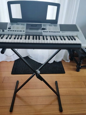 Συνθεσάιζερ Yamaha E403 σαν καινούργιο με βάση