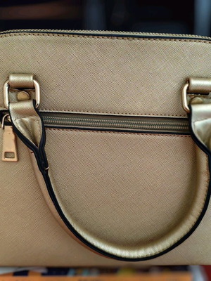 Gold handbag like new with detachable strap