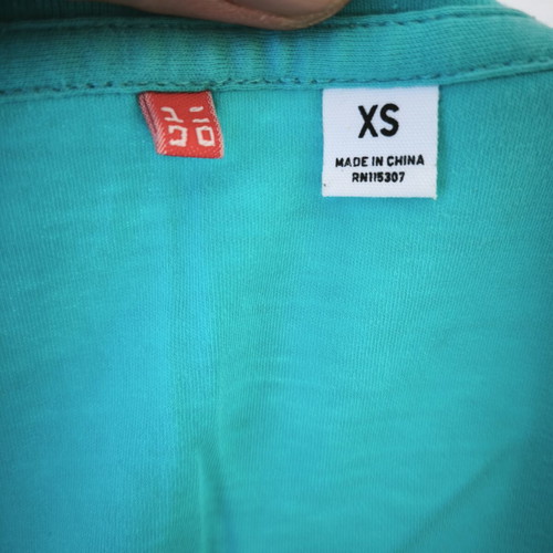 Uniqlo T-shirt XS turquoise like new