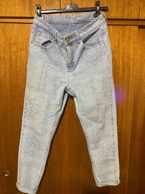 Jeans size 32