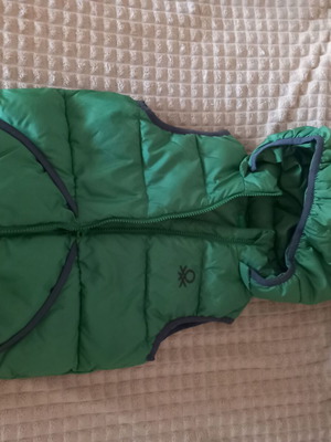 Benetton kids sleeveless vest like new, green with hood, for ages 3-4