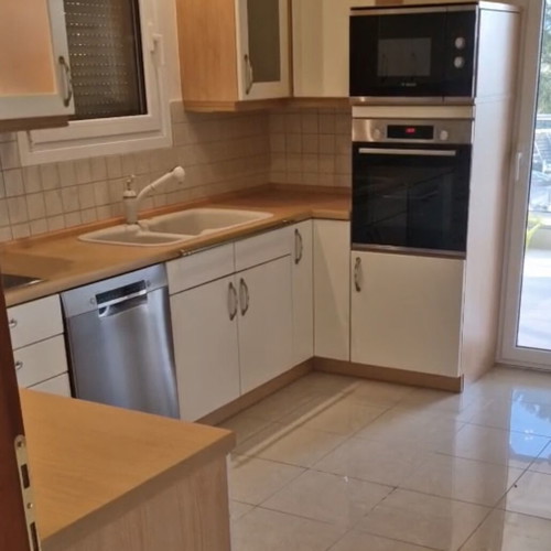 Kitchen furniture, fridge and extractor hood like new