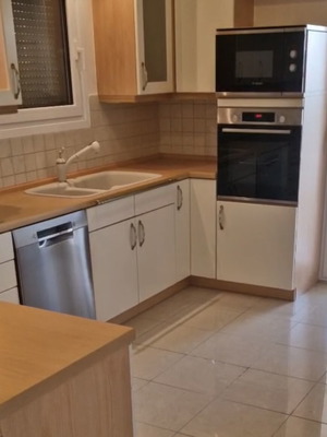 Kitchen furniture, fridge and extractor hood like new