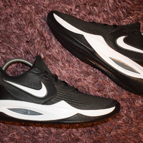 Nike Precision 5 sports shoes like new, size 45.5, black and white