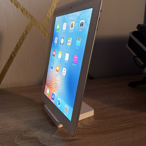 Apple iPad 2 16GB with official Apple Dock