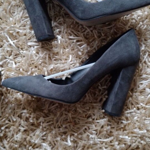 Mourtzi suede pumps like new, size 38, gray