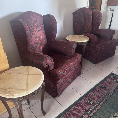Classic style coffee table set like new, 3 pieces with marble top