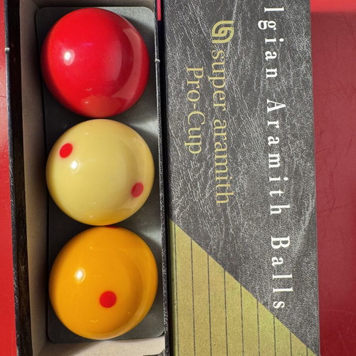 French billiard balls like new, new from old stock