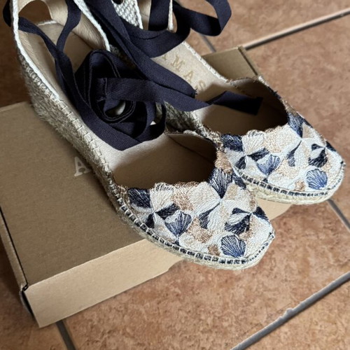 Alhamas espadrilles size 39 like new, beige and blue, 6-7 cm heel