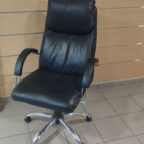 Leather executive chair like new