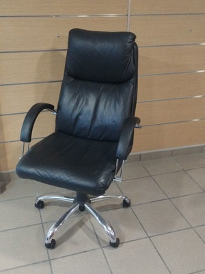 Leather executive chair like new