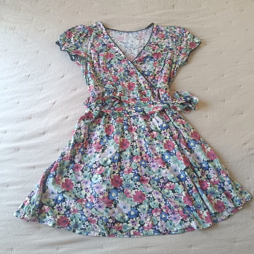 Wrap dress floral with belt and lace, like new, size small