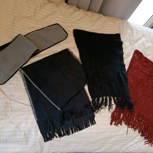 Women's scarves like new, pack of 4 multicolored, Gapkids