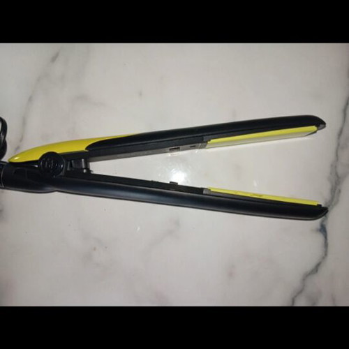 APR Hair Straightener with Ceramic Plates like new