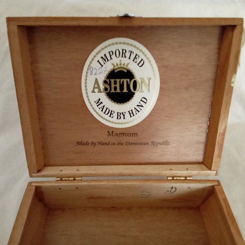 Ashton Magnum cigar box used, wooden